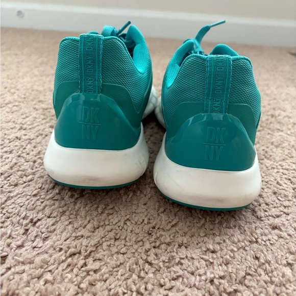 DKNY Adina Runner Sneaker size 10 Women - Picture 4 of 5